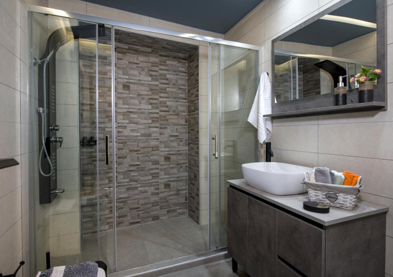 Rena'S Luxury Apartment With Free Private Parking Chrissi Akti Chania Exterior foto