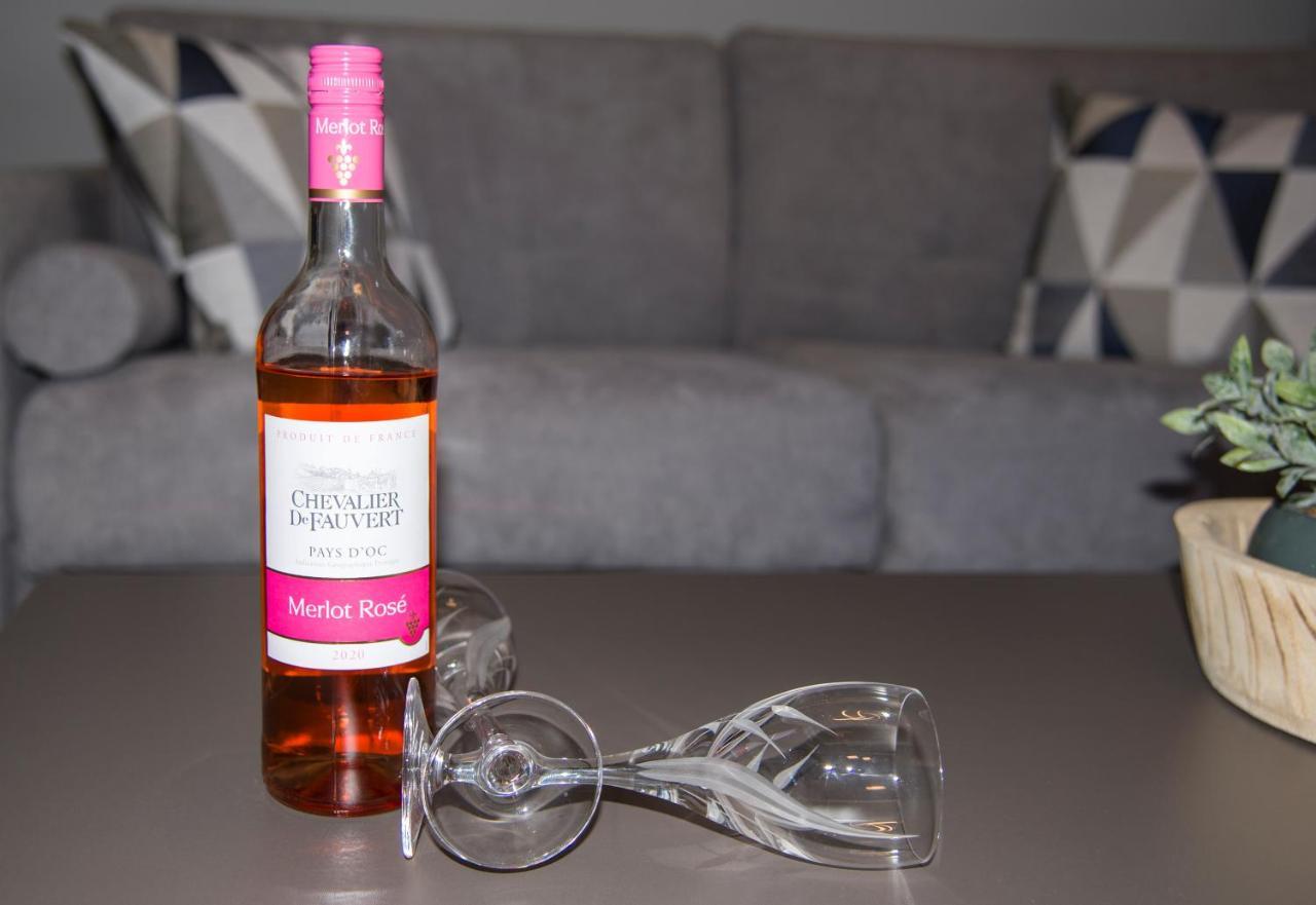 Rena'S Luxury Apartment With Free Private Parking Chrissi Akti Chania Exterior foto