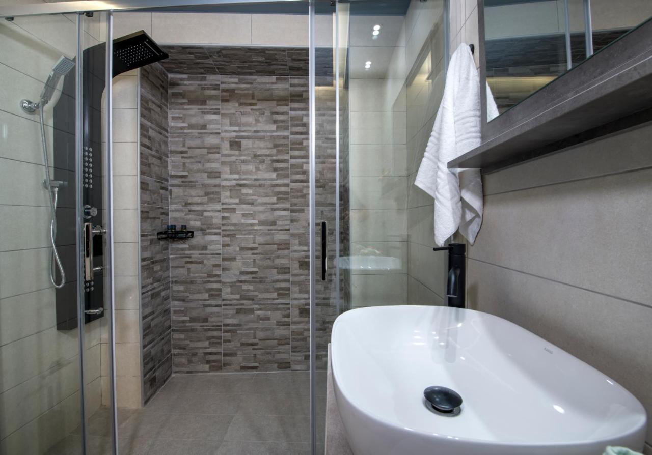 Rena'S Luxury Apartment With Free Private Parking Chrissi Akti Chania Exterior foto